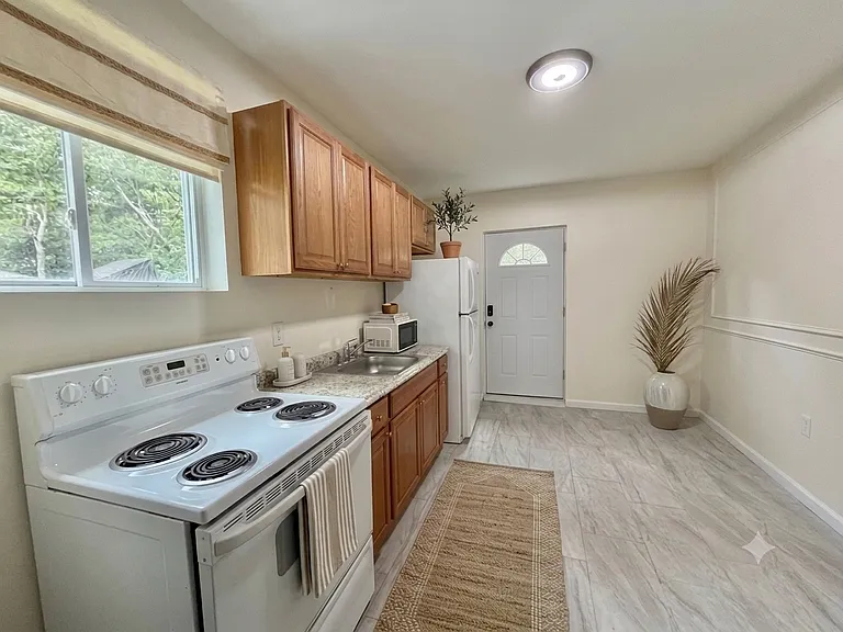 Birchfield Ct — Photo 1