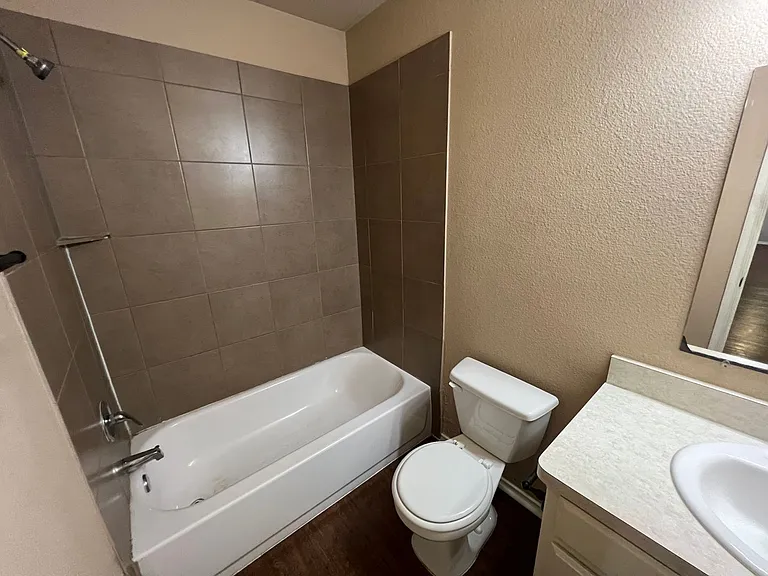 2675 Lovers Ln — Photo 7