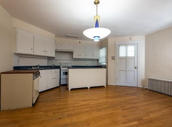 4th image of 3039 N Kenmore Ave APT 2F