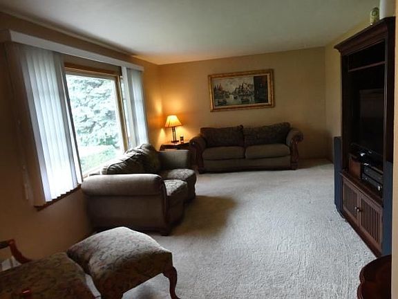 4th image of 8947 Pettit Dr