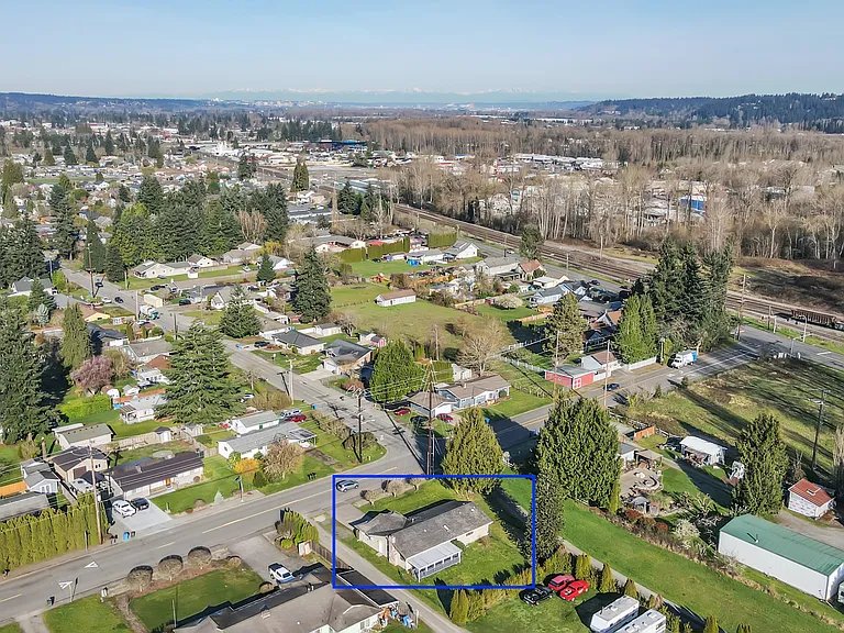 701 21st St SE — Photo 36