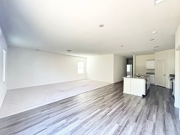 5th image of 648 Crestridge Dr
