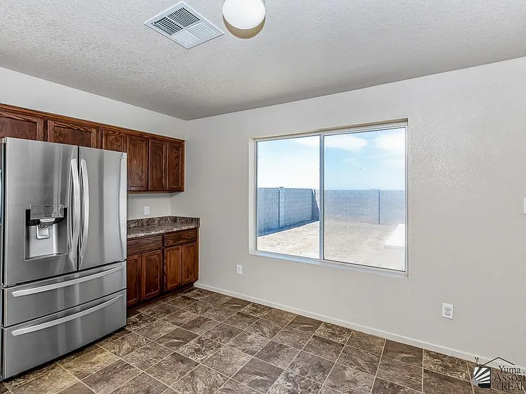 1287 S Fresno Ave — Photo 7