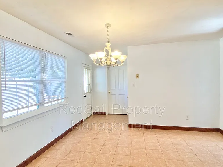 500 Windward Dr — Photo 7