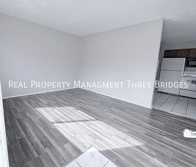 241 Flora Dr — Photo 16
