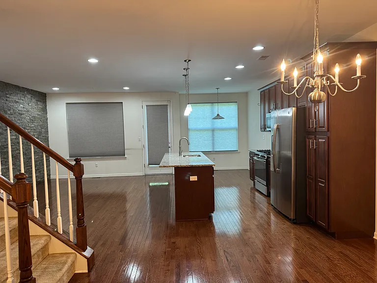 127 Meadow View Dr — Photo 2