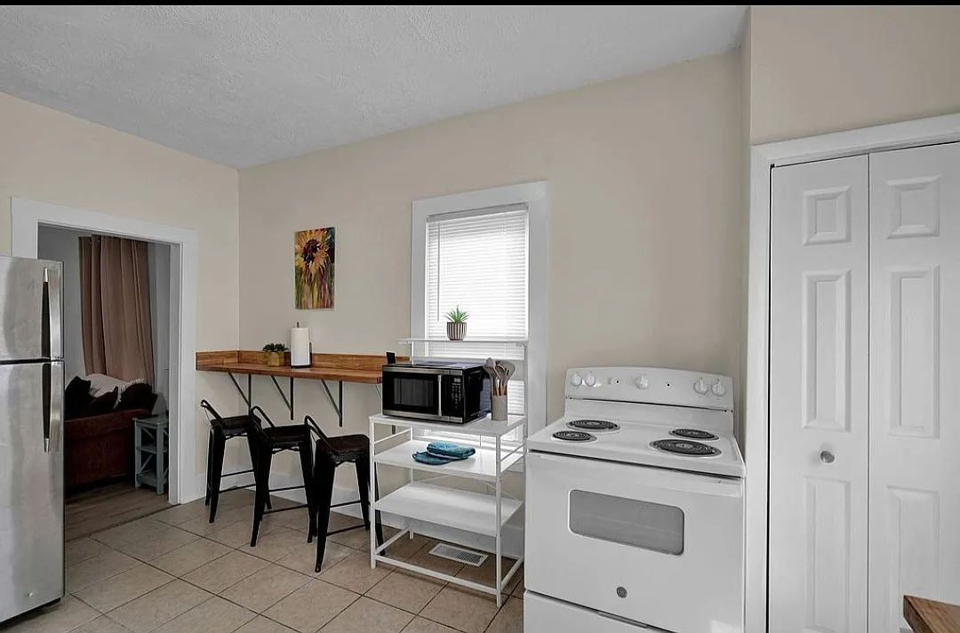 2 bed, 1030 sqft, $1,850 — Photo 3