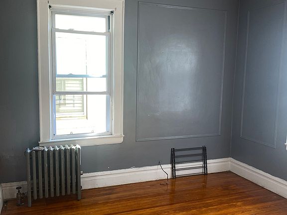 2nd image of 195 Alexander St Floor 2