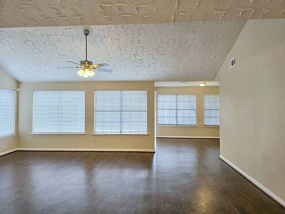 3rd image of 23943 Tayloe House Ln
