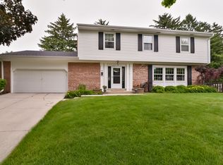502 E Lake Ter, Whitefish Bay, WI 53217