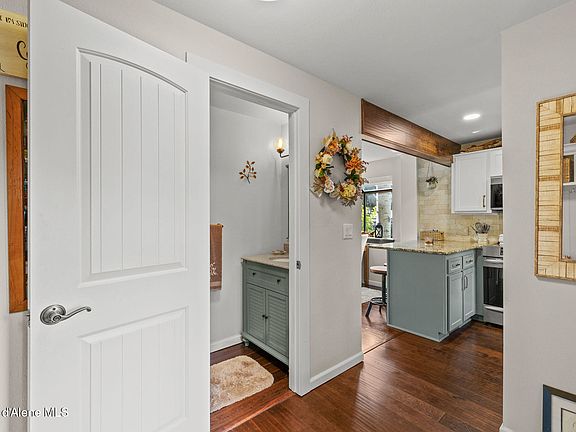 5th image of 600 W Hubbard Ave #10