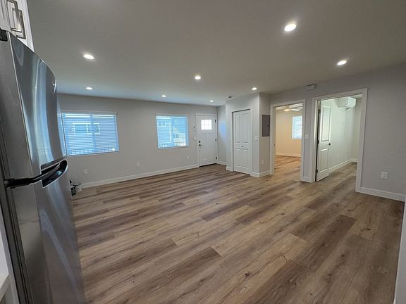 4th image of 10640-46 Victory Blvd #Fr41