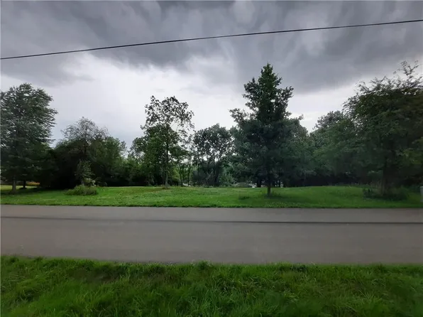 Hillhaven Dr, Erie, PA 16509