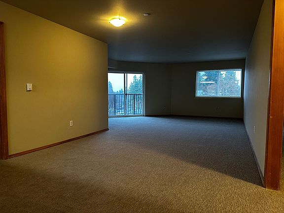 4th image of 12317 15th Ave NE #101