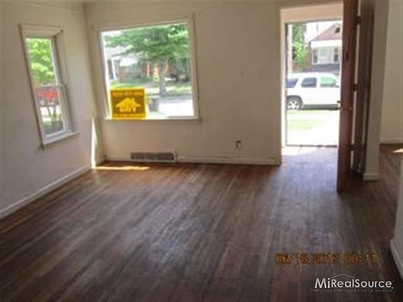 2nd image of 20141 Wexford St