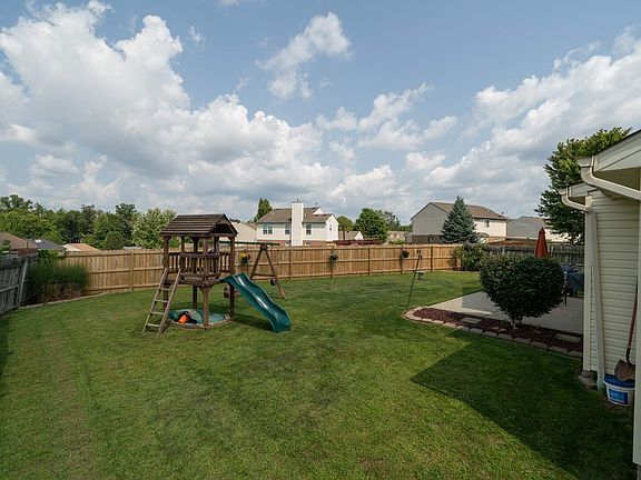 5th image of 1076 Macintosh Ln