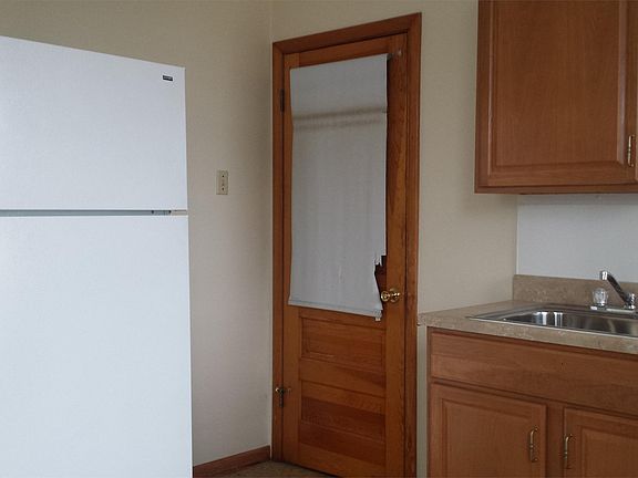 4th image of 416 Adams St APT 10