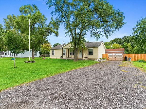 3rd image of 10359 Baker Dr