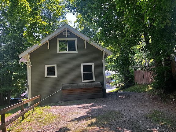 4th image of 36 Pleasant St