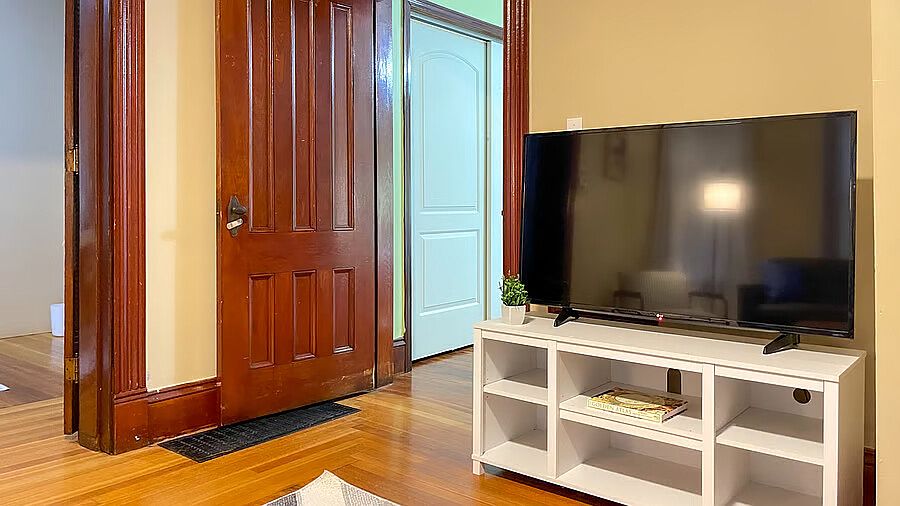 1st image of 565 Stanley St #2