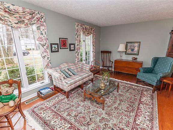 5th image of 9886 Pebble Brook Ln
