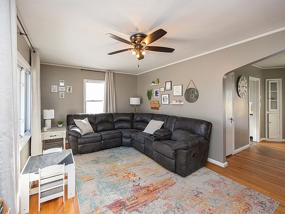 4th image of 2300 33rd St