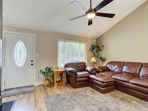 4th image of 1793 Drake Dr