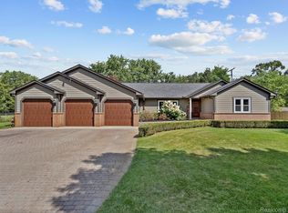 4275 Springdale St, Rochester, MI 48306