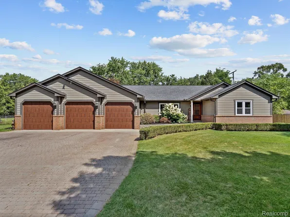 4275 Springdale St, Rochester, MI 48306