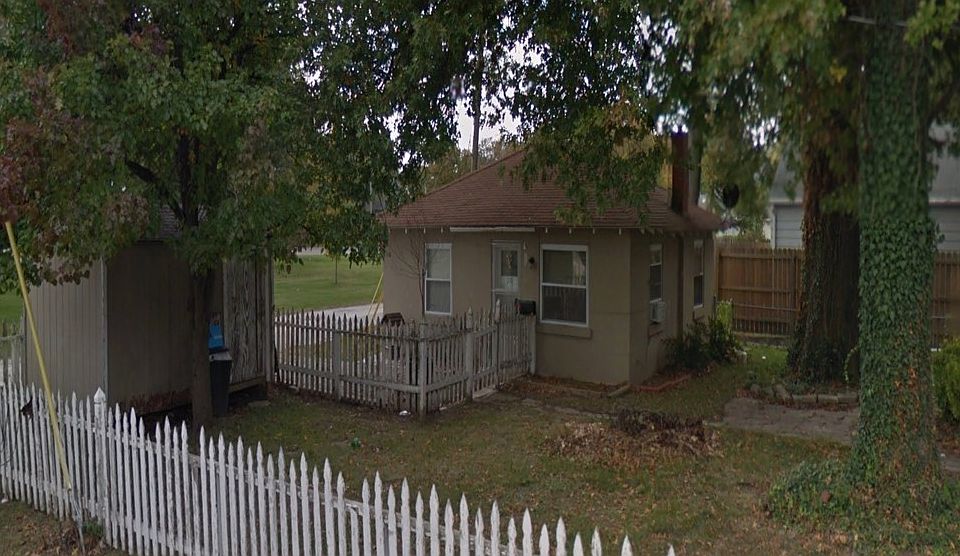 2nd image of 1237 E Broadway