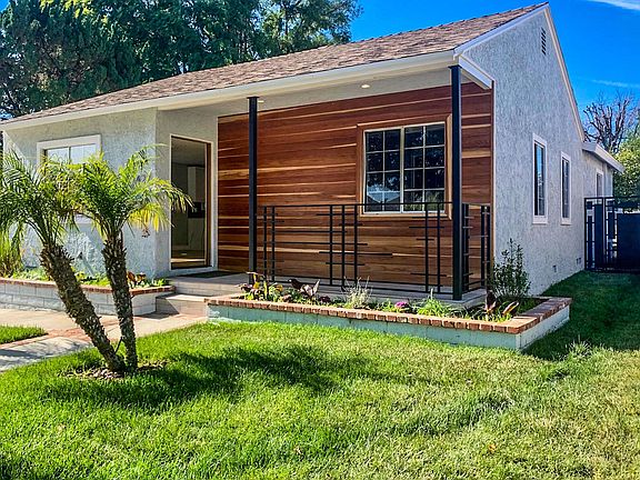 Exterior Blewett - Front Yard and Porch