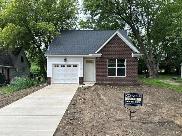 109 N Fountain St, Marshall, MI 49068