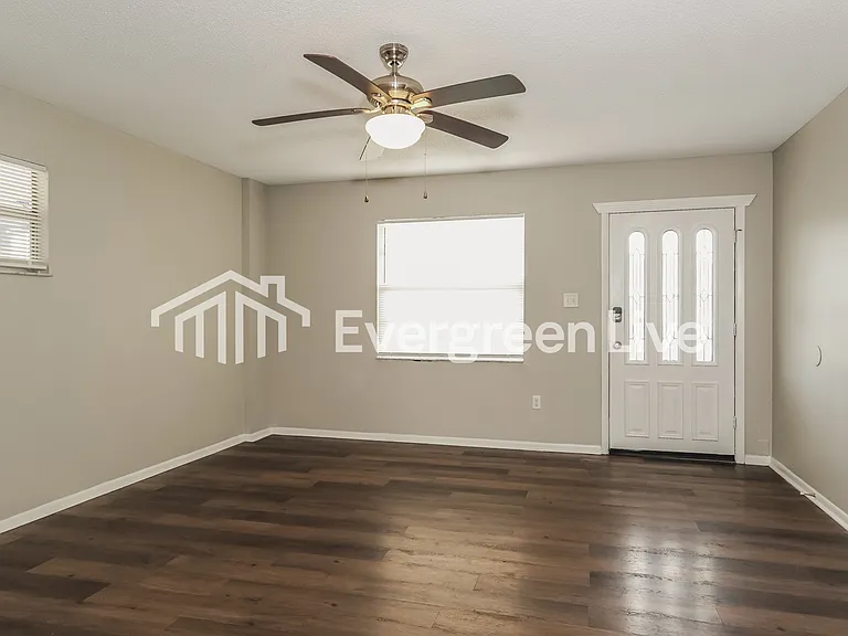 946 Keen Ct — Photo 3