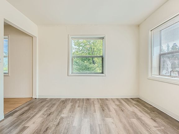 5th image of 412 E North Bend Way #1