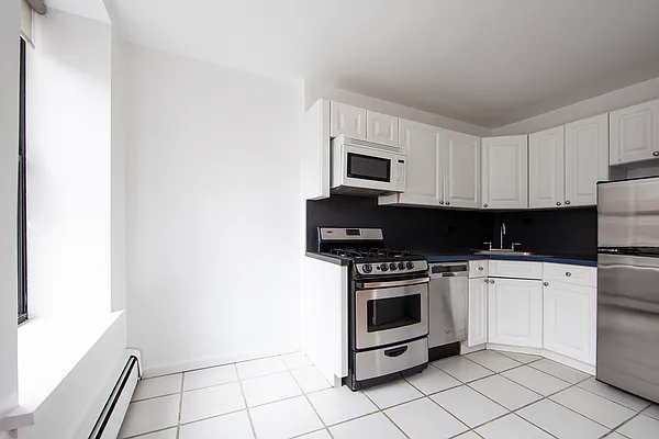 Rented by R New York | media 9