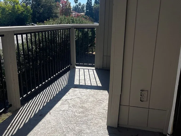 720 Sunrise Ave — Photo 24