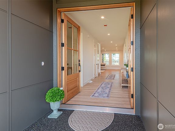 5th image of 1197 Leighton Street