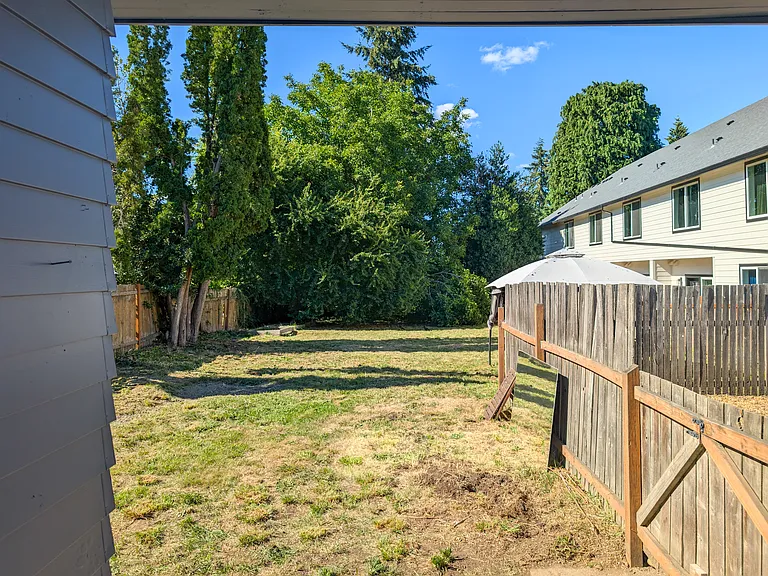 6025 NE Simpson St — Photo 32