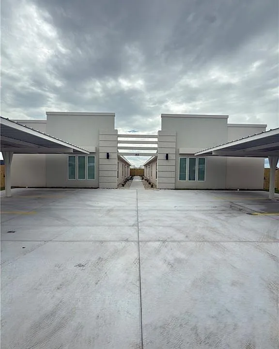 1413 Vine Ave #4
