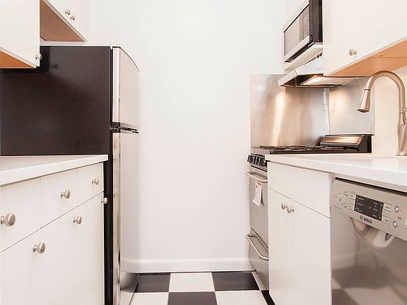 3rd image of 43 W 16th St APT 10H
