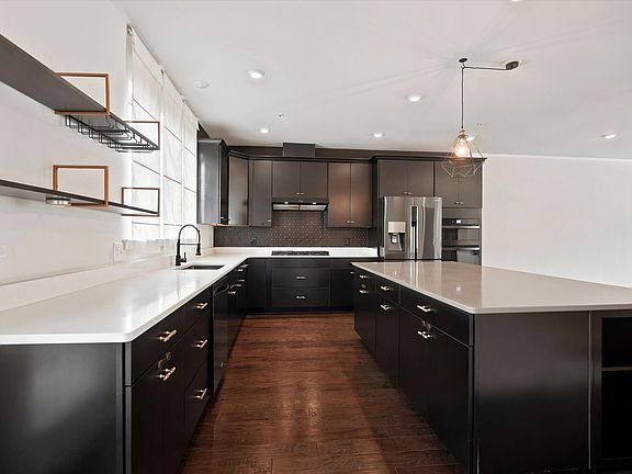 3rd image of 443 Tall Oaks Dr