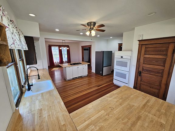 3rd image of 2206 40th Ave