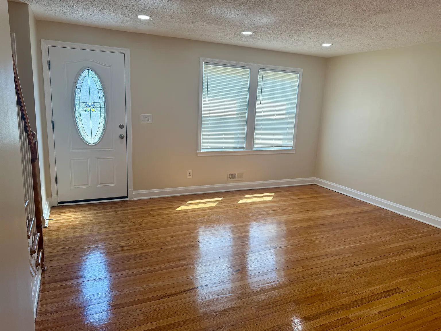 3 bed, 1.5 bath, 1178 sqft, $1,800 — Photo 3