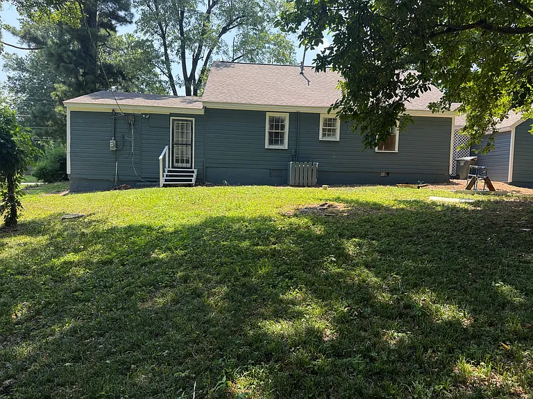 1642 Alta Vista Ave — Photo 3