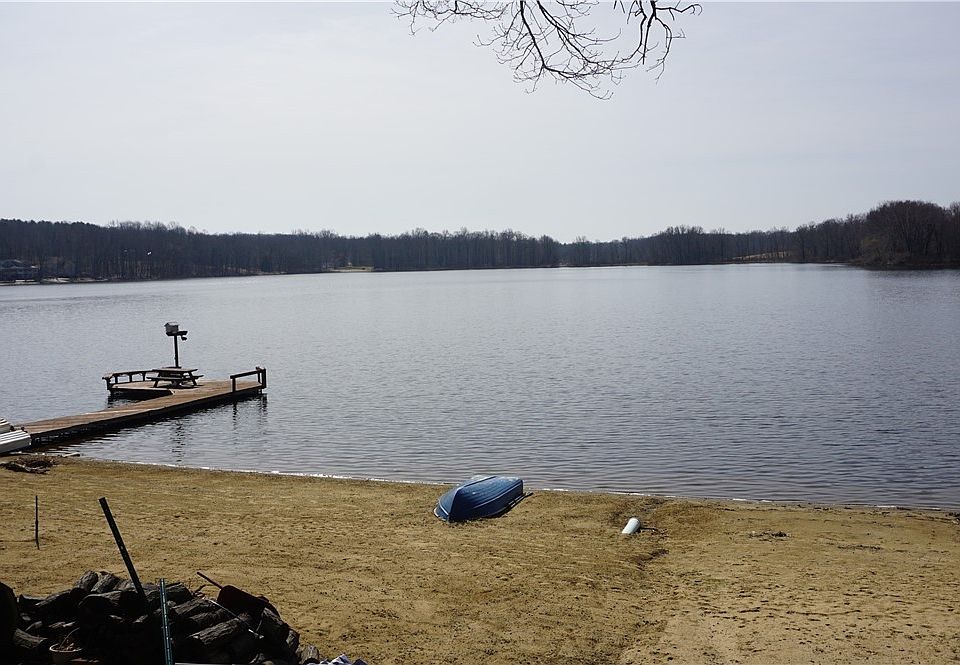 2nd image of 2700 Sandy Lake Rd