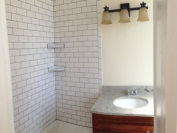 4th image of 809 W Platt St APT 6