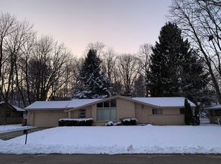 6921 N Glen Shore Dr, Glendale, WI 53209