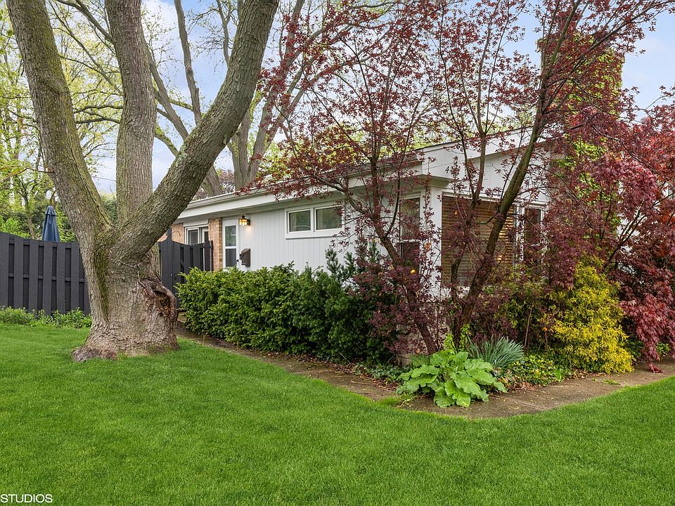 1st image of 421 Bel Air Dr