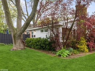 421 Bel Air Dr, Glenview, IL 60025