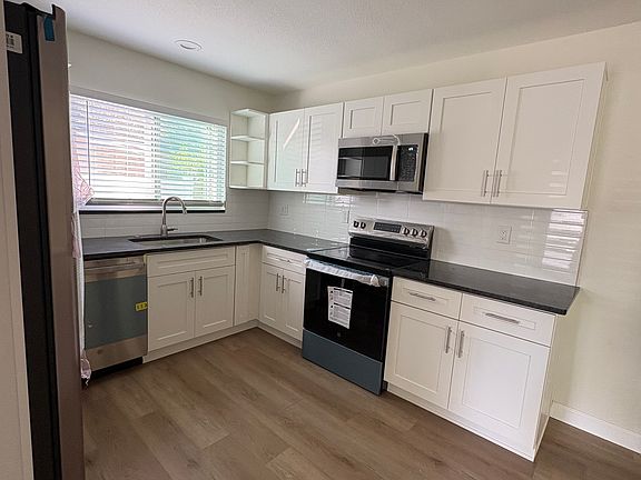 5th image of 3004 Saint John Dr